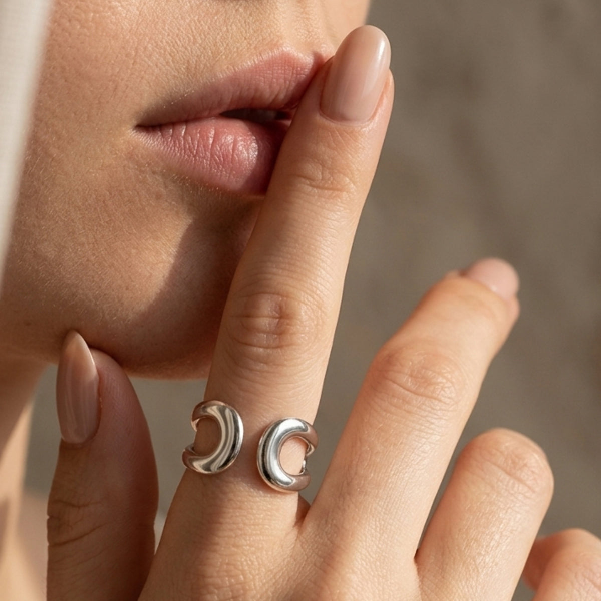 Forma_Flow_Ring_Silver_Glitzea