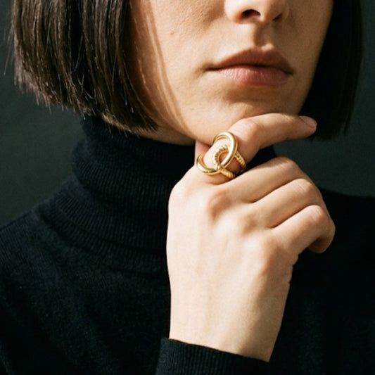 Velora_Knot_Statement_Ring_Glitzea_3