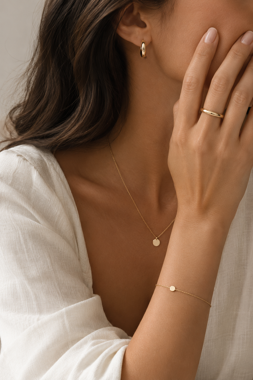 * Minimalist Jewelry Guide: Build a Timeless Capsule Collection