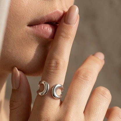 Forma_Flow_Ring_Silver_Glitzea