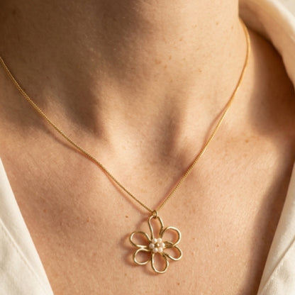Sol_Bloom_Necklace_Glitzea1