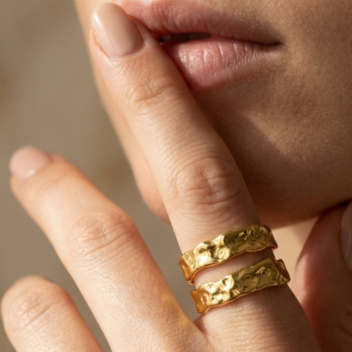 Talia_Crest_Statement_Ring_Glitzea